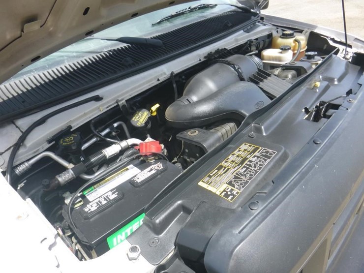 2011-ford-cargo-image-10