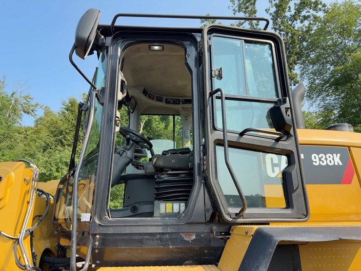 2015-caterpillar-938k-image-24