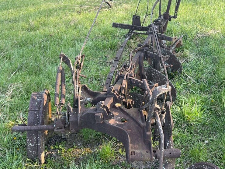 ihc-3-bottom-disc-plow-image-6