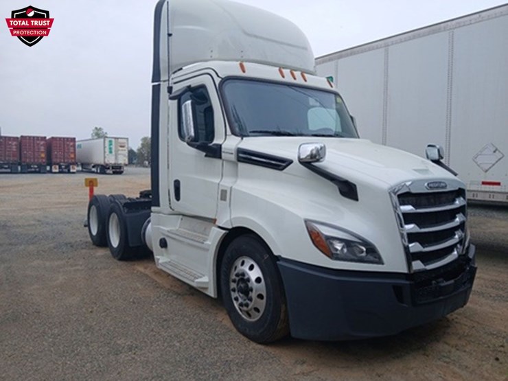 2020-freightliner-cascadia-126-image-1