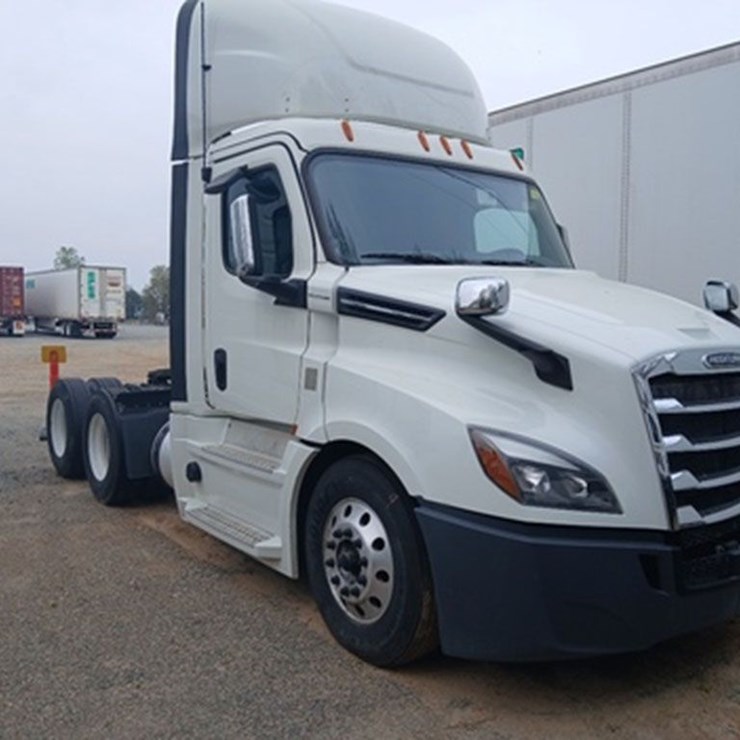2020 FREIGHTLINER CASCADIA 126
