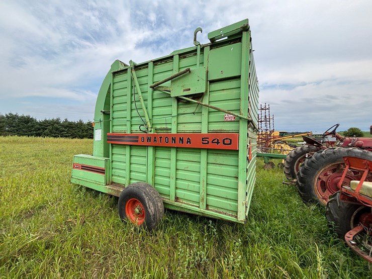 #2617-•-owatonna-540-stacker-image-9