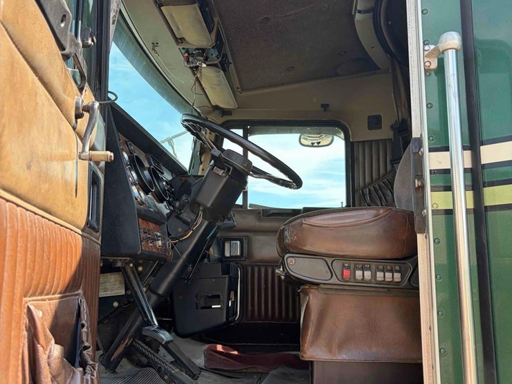 2001-kenworth-t800-image-14