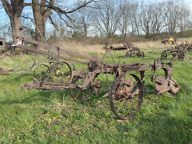 ihc-3-bottom-plow-image-9