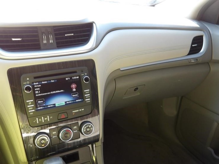 2017-chevrolet-traverse-image-20