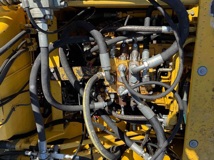 2014-komatsu-pc650-image-5