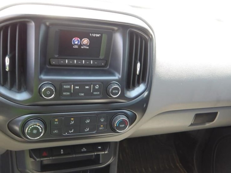 2016-gmc-canyon-image-24