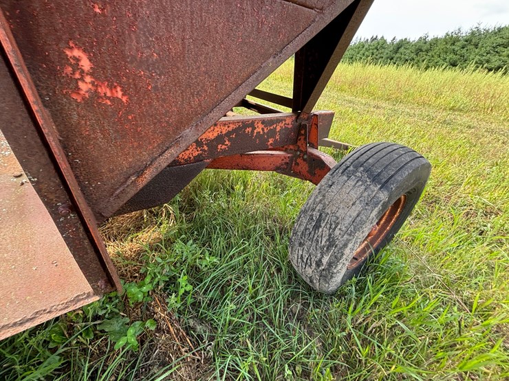 #2644-•-kelly-gravity-box-on-running-gear-image-25
