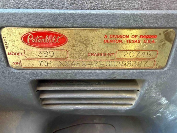 2016-peterbilt-389-image-11