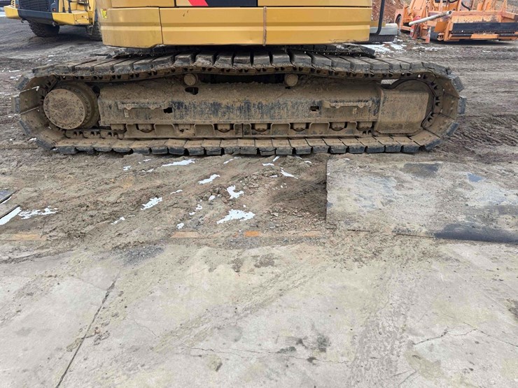 2018-caterpillar-325flcr-image-8