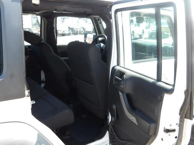 2011-jeep-wrangler-image-14