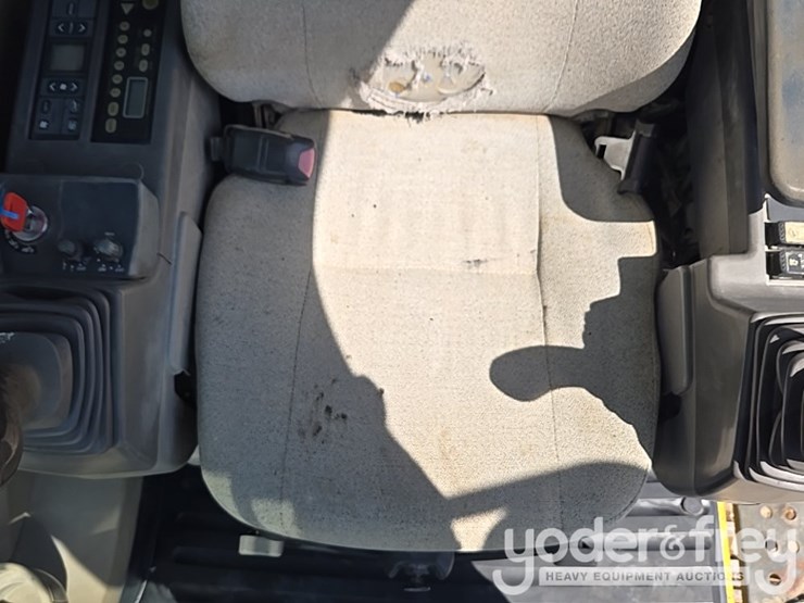 2011-deere-450d-lc-image-80