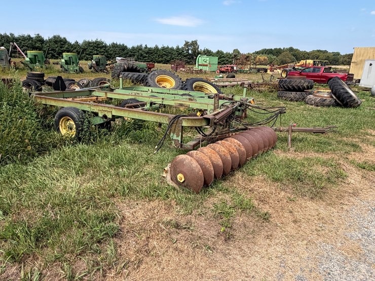 john-deere-220-image-4