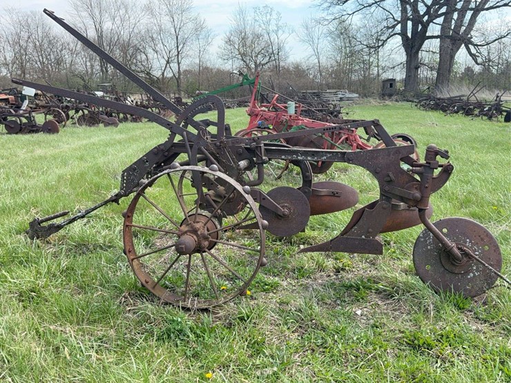case-two-bottom-14”-pull-type-plow-image-7