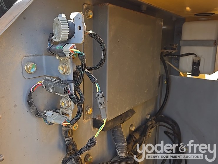2011-deere-450d-lc-image-29