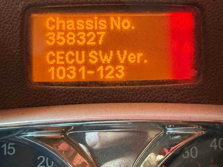 2016-peterbilt-389-image-13