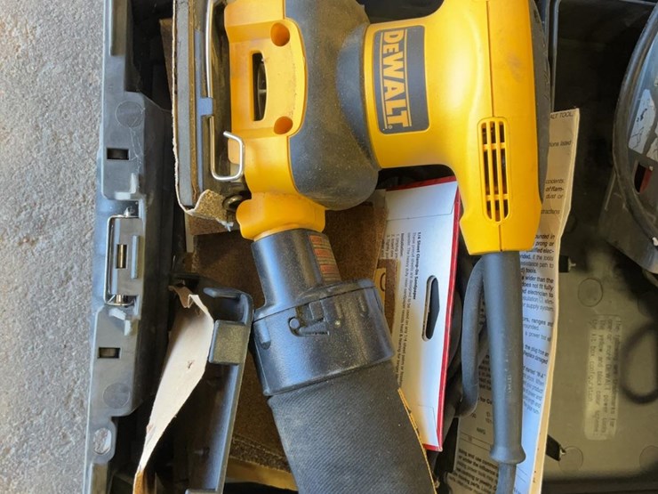 dewalt-table-saw-&-handheld-wood-working-tools-image-10