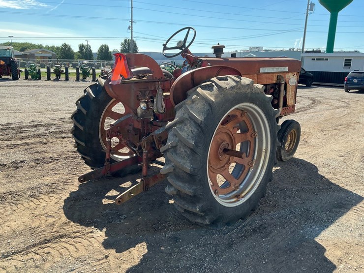 1960-case-ih-farmall-60-image-5