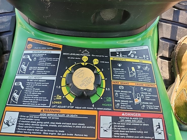 john-deere-x304-image-15