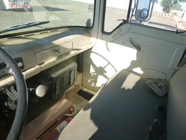 1985-ford-c700-image-10