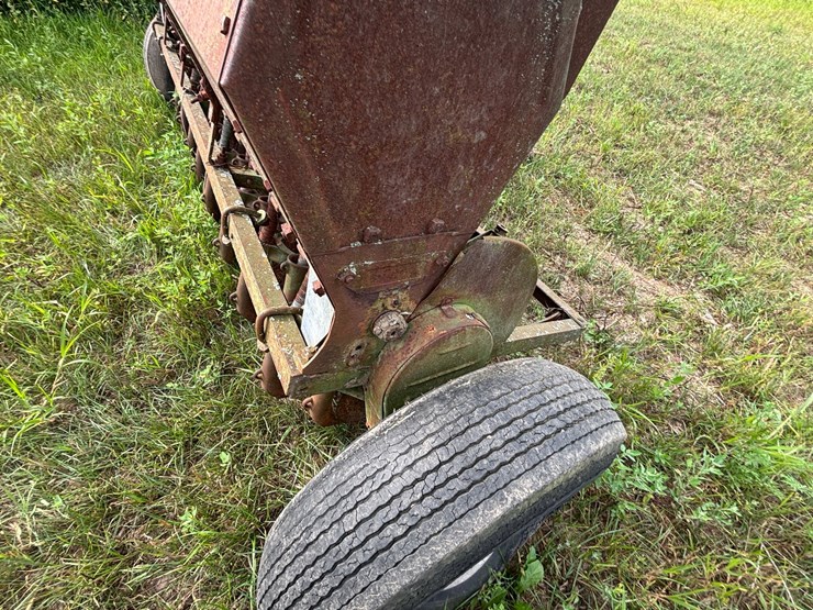john-deere-8-image-32