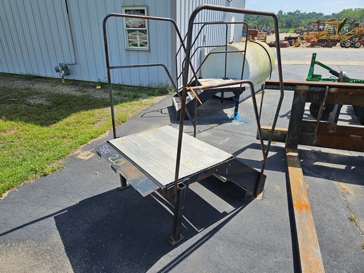 #166-•-portable-step-&-deck-image-1