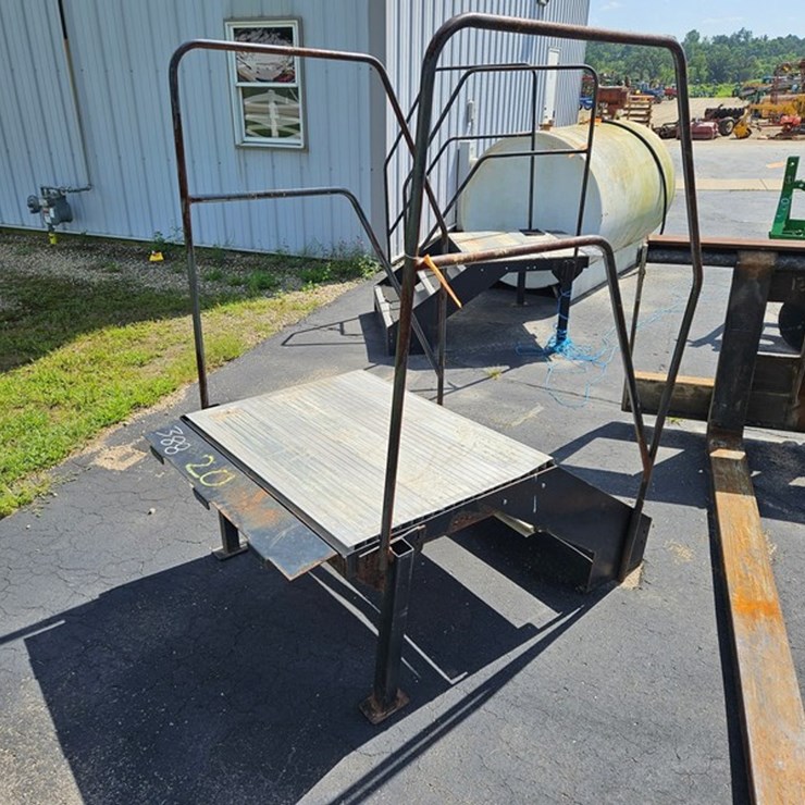 #166 • Portable Step & Deck