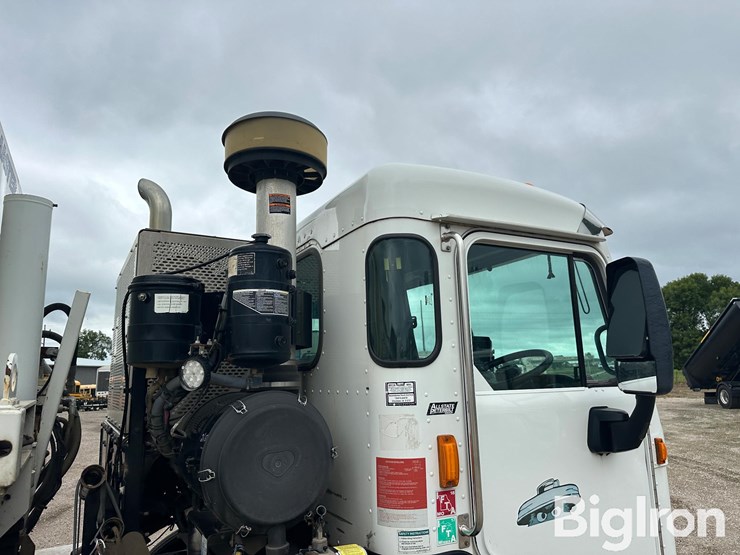 2017-peterbilt-520-image-19