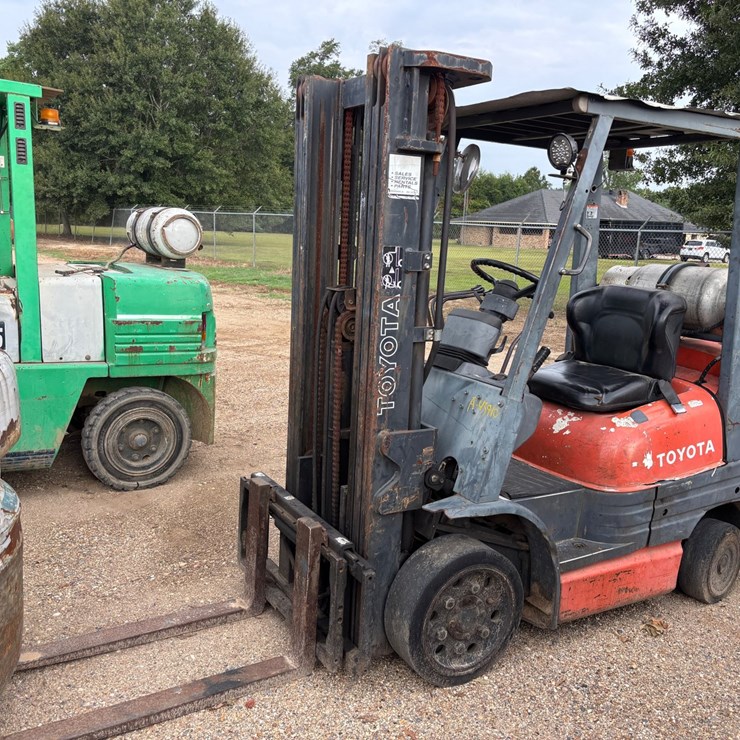 #2100 • TOYOTA 42-6FGCU25 FORKLIFT