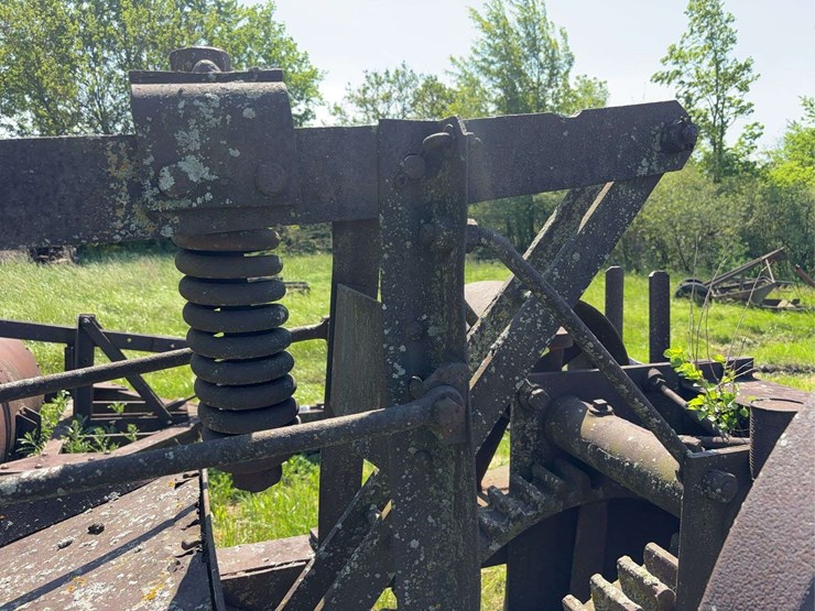case-bale-press-image-21