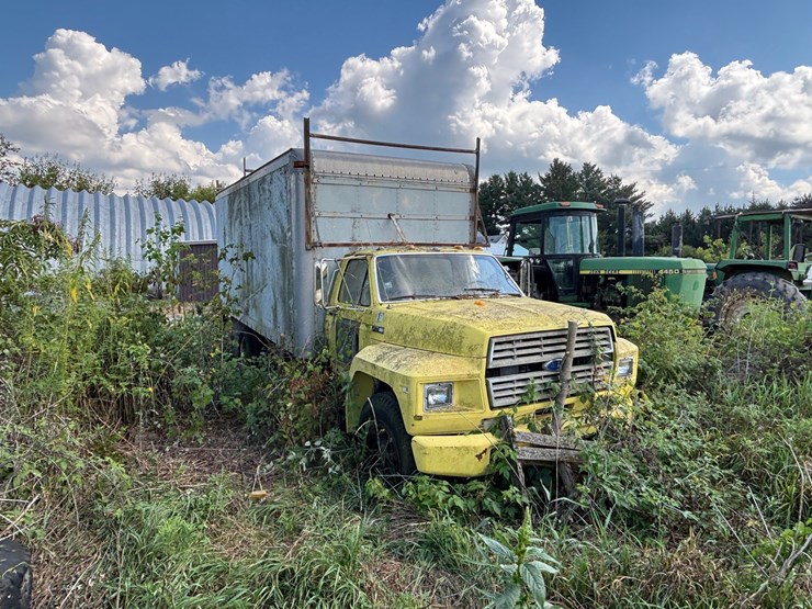 1985-ford-f700-image-3