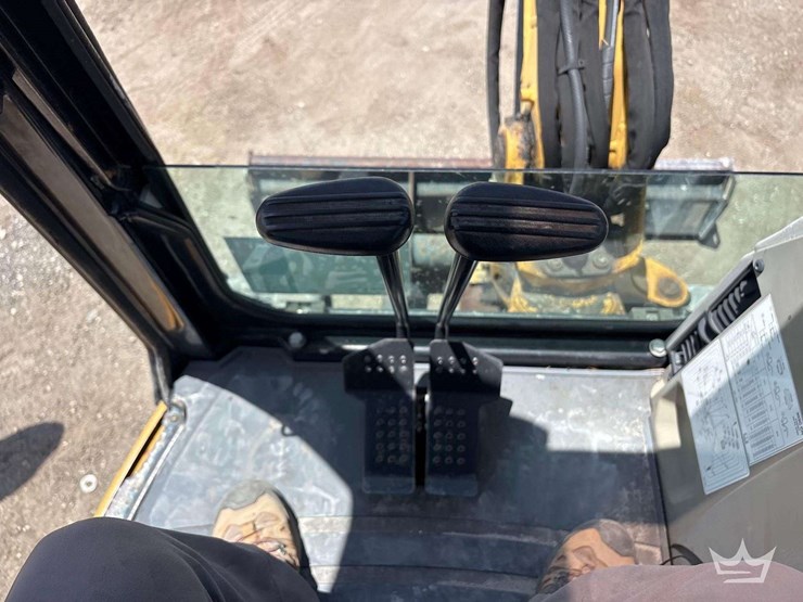 2010-caterpillar-303c-cr-mini-excavator-image-24