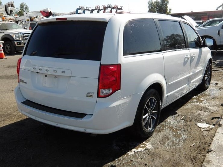 2017-dodge-grand-caravan-image-3