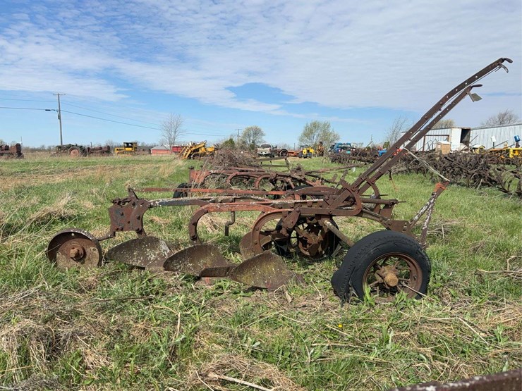 massey-ferguson-12-image-2