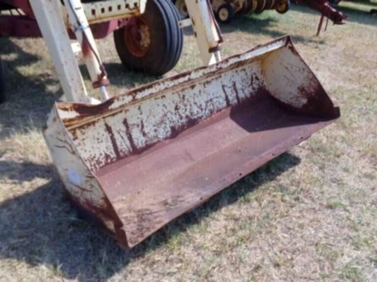 7030-allis-chalmers-2-wheel-drive-tractor-image-4