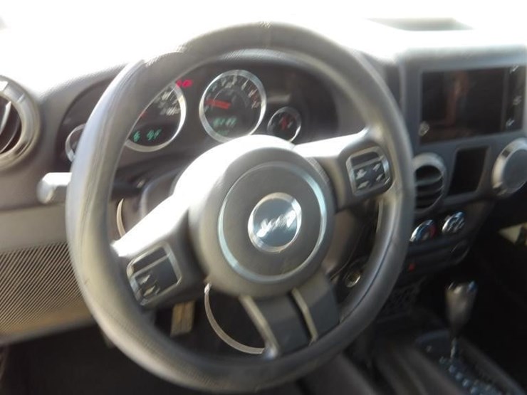 2011-jeep-wrangler-image-18