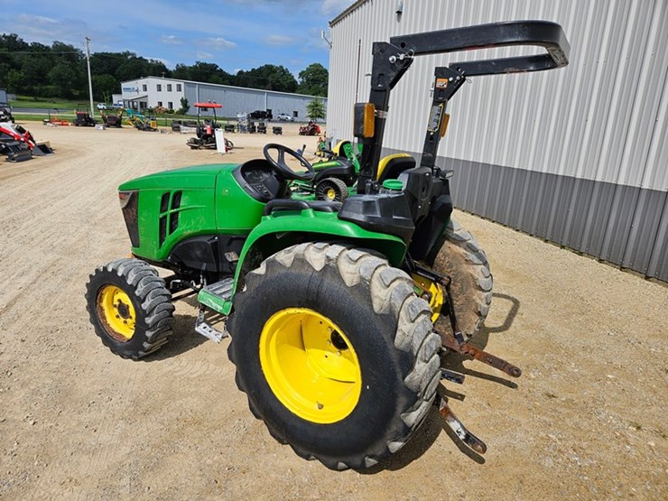 #175-•-john-deere-3032-4x4-tractor-image-3