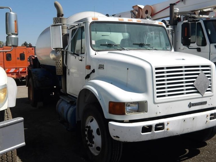 2001-international-4700-image-2
