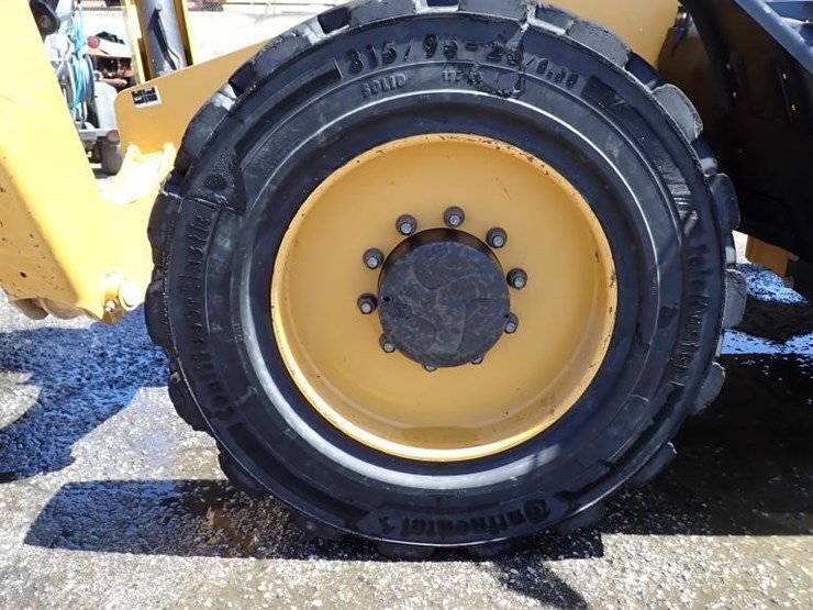 2020-caterpillar-tl943d-image-13