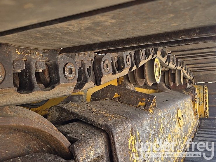 2023-komatsu-d61px-24-image-12
