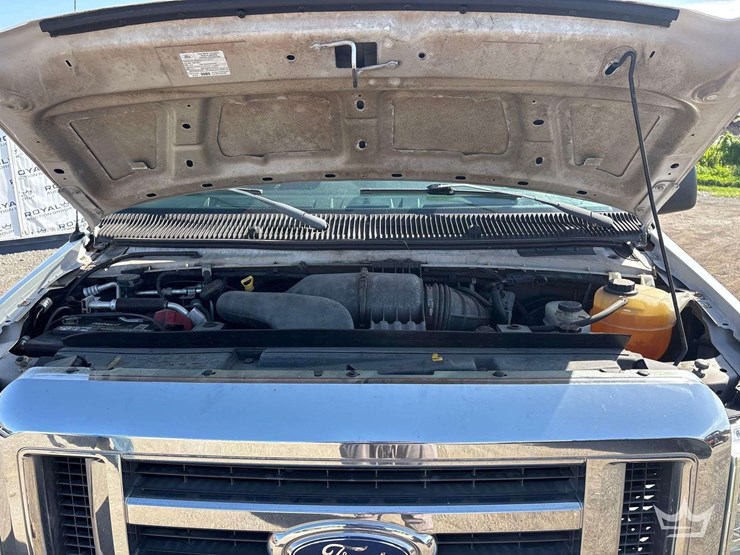 2013-ford-e350-image-8