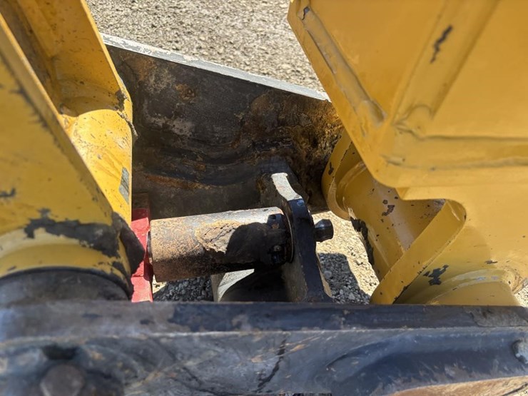 2012-caterpillar-420f-image-19