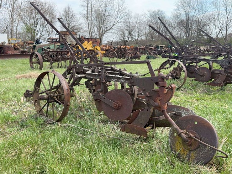 case-three-bottom-14”-pull-type-plow-image-5