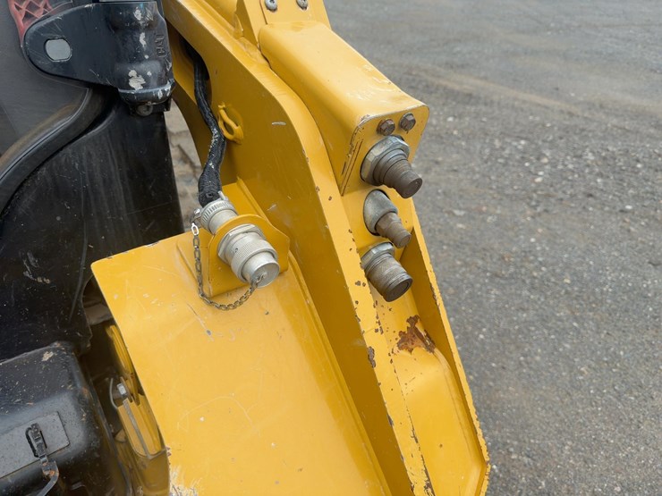 2020-caterpillar-259d3-image-11
