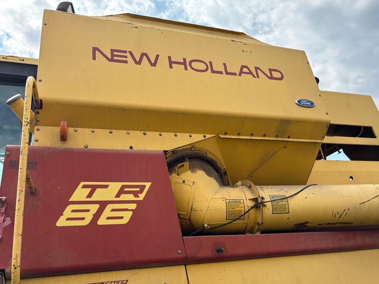 new-holland-tr86-image-21