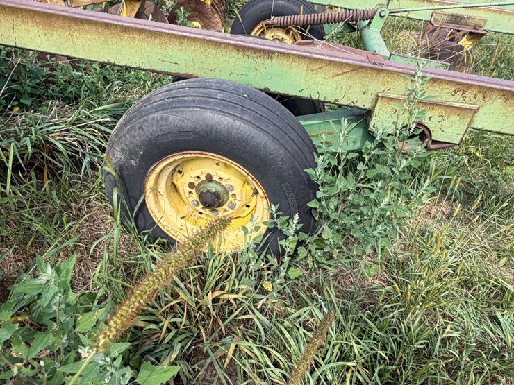 john-deere-220-image-32