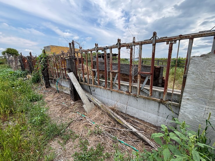 #2590-•-(4)-farm-shop-self-locking-head-gates-image-12