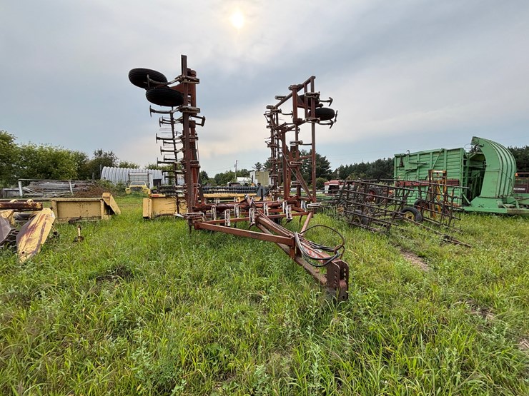 #2621-•-wil-rich-27'-field-cultivator-image-3
