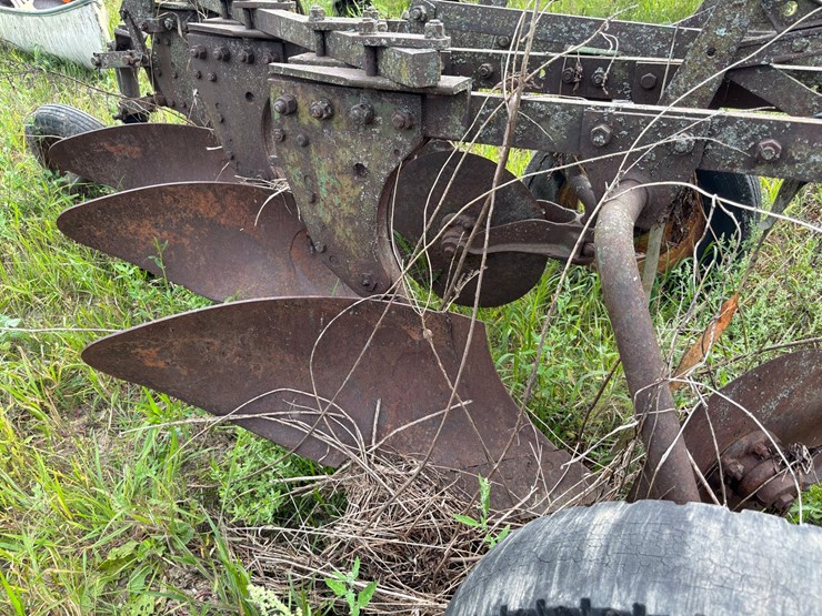 #2651-•-john-deere-(3)-bottom-plow-image-16
