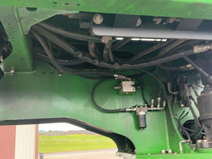 2015-deere-335d-image-62